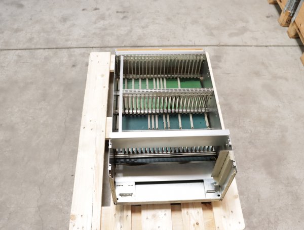 Siemens 6FC3988-7CK04 leer Rack 6FC3197-1DC SINUMERIK 880TE Rack ZWEIZEILER-AUSFUEHRUNG #used