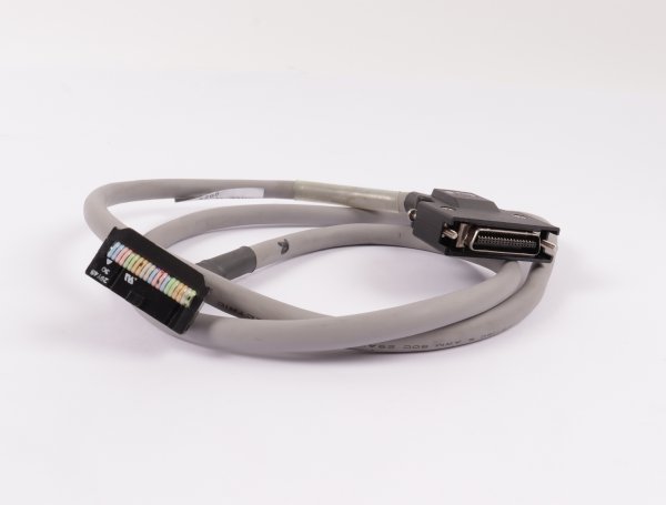 OMRON Terminal Block Connector Cable YW2Z-100J-B5 1m #used