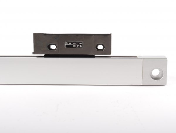 Heidenhain Maßstab LS486 ML 320mm 5µ Ref-R35 R35 Befestigung: Endstücke + Montageschiene Id.Nr 329990-14 #Austausch/exchange
