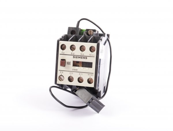Siemens Schütz 3TB40 10-0A Spulenspannung AC 110V #used