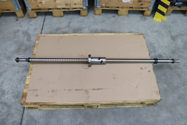 Kugelrollspindel X-Achse  aus Bridgeport VMC 1000/22 #used