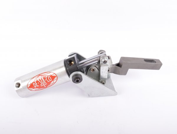 Destaco 807-UF Pneumatischer Kraftspanner 2220 N  horizontaler Zylinder Haltearm modifiziert #used
