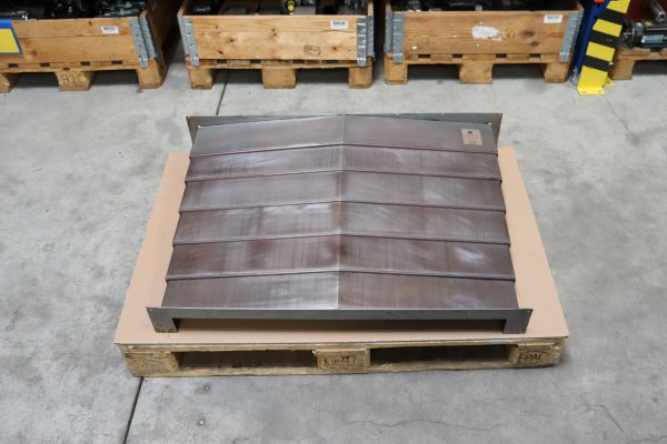 Hennig Teleskopabdeckung Führungsbahnabdeckung Achsabdeckung Y Achse hinten VK131000120/30  für Bridgeport VMC 1000/22