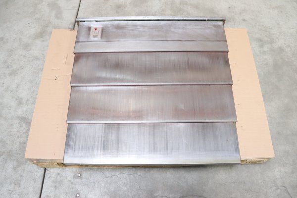 Hennig Teleskopabdeckung Führungsbahnabdeckung Achsabdeckung Y Achse vorne VK131000120/40 für Bridgeport VMC 1000/22